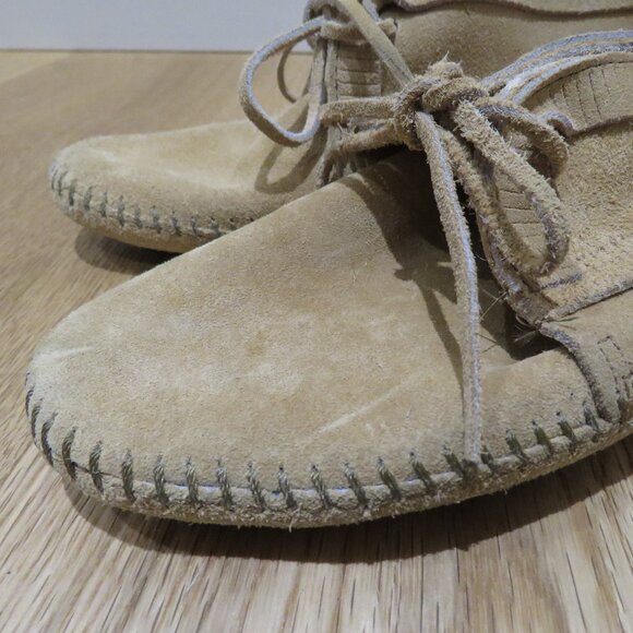 MINNETONKA Moccasin Loafer Fringe Booties Tan Suede Leather Western Casual - Picture 3 of 16